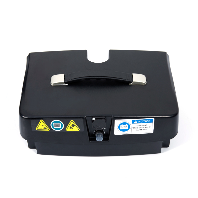 YL-02 Lehký 4kolový mobilní skútr pro seniory, vybavený sedadlem otočným o 360°